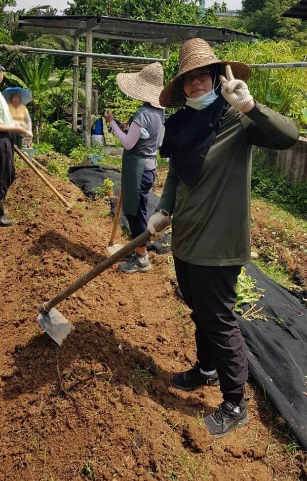 Lina volunteering at a farm